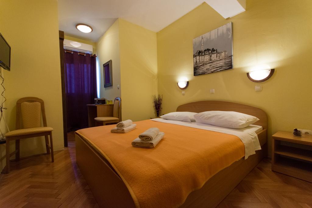 Guest House Mamut Kaštela Exterior foto